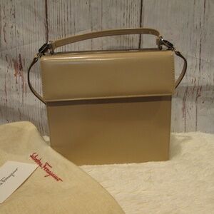 Vtg SALVATORE FERRAGAMO tan leather  women's shoulder  bag